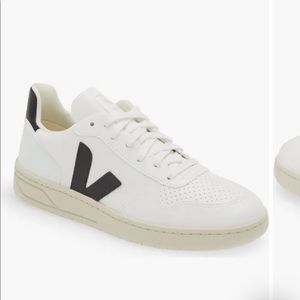 Vejas V-10 Low Top Sneaker